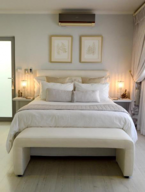 Augusta Palms - White Room, Centurion